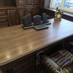 Стол деревянный. Письменный стол из массива дуба в кабинет.